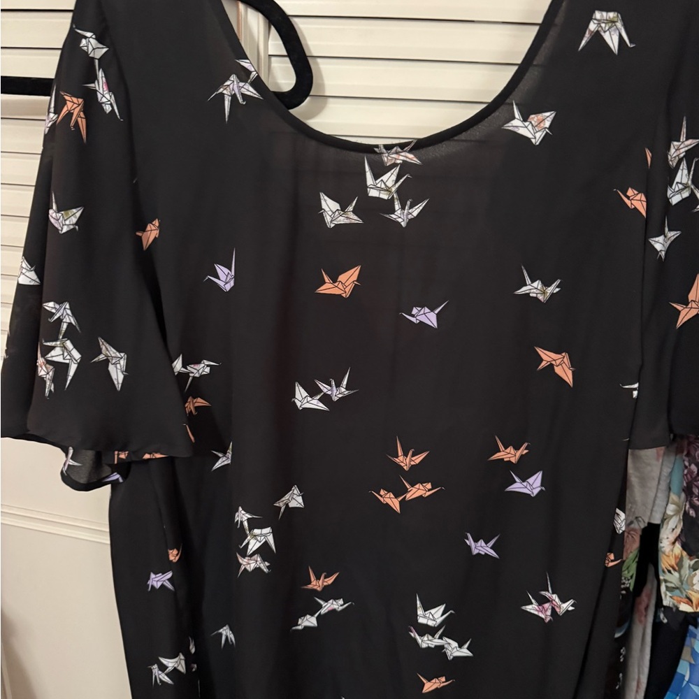 Torrid Black Top with Origami Print size 1. NWOT